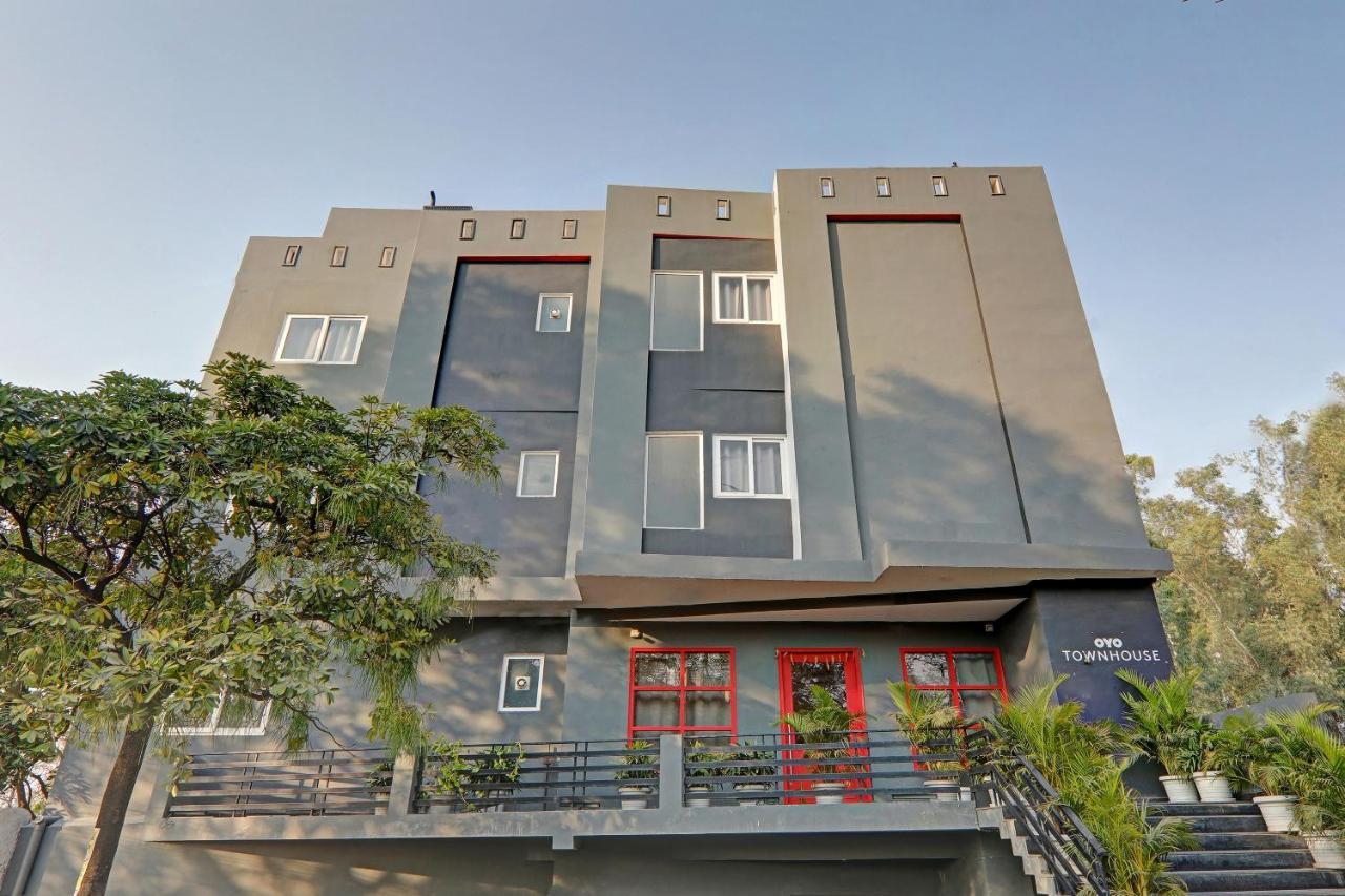 Super Townhouse 139 Ashiyana Smriti Upvan Near Emerald Mall Lucknow Bijnaur Екстериор снимка