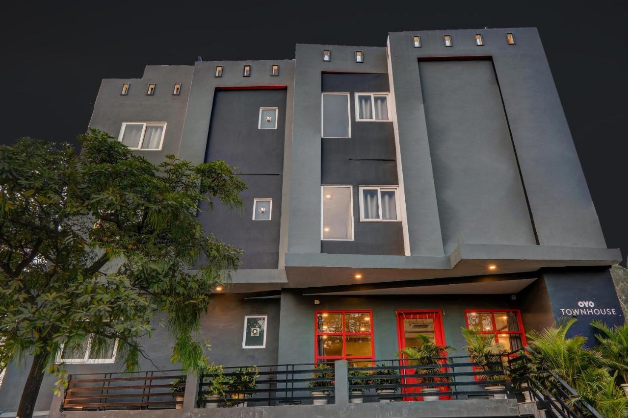 Super Townhouse 139 Ashiyana Smriti Upvan Near Emerald Mall Lucknow Bijnaur Екстериор снимка